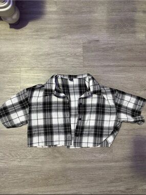 Black & White Plaid Cropped Shirt -
